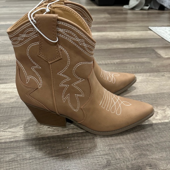 indigo rd Shoes - Indigo Rd. Womens Stacked Heel Cowboy Boots